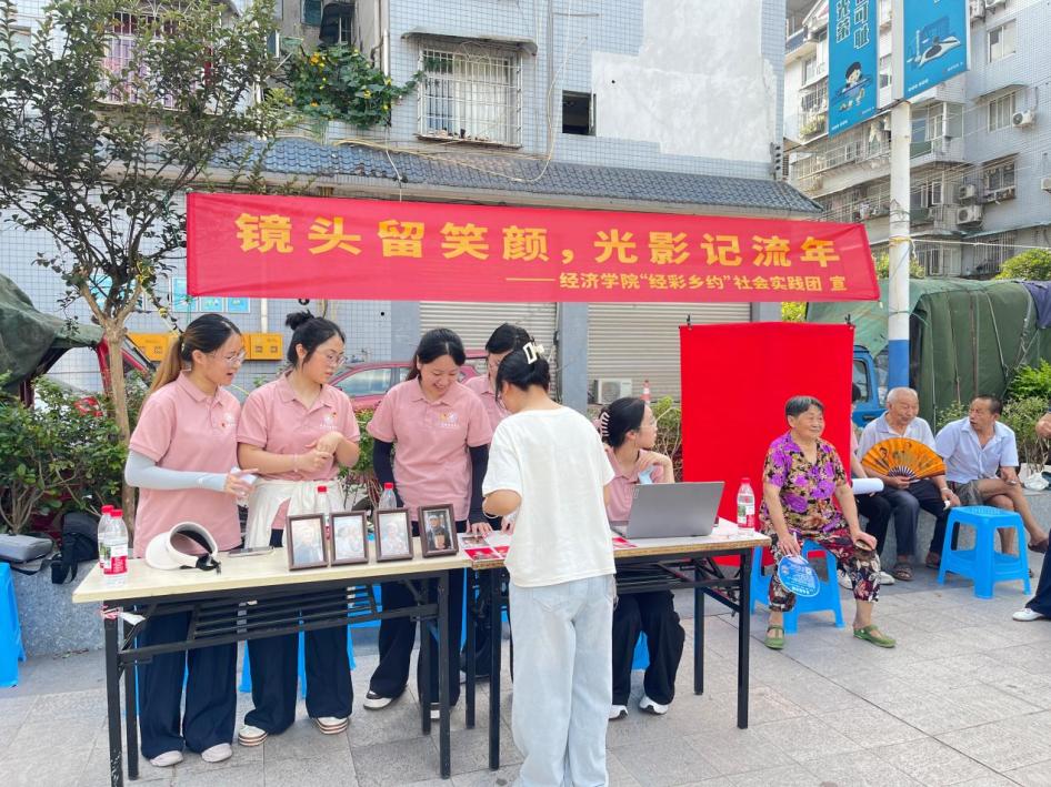 照片+相框+艾草锤，重庆这所职校的“敬老礼包”暖到心坎