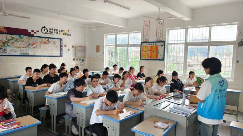 湖北孝昌县花园镇初级中学爱心托管班正式开班