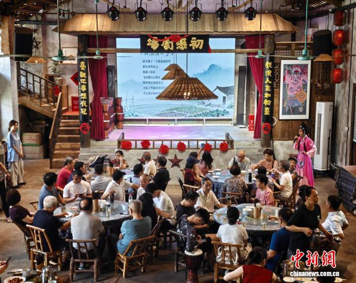 (走进中国乡村)湖南开慧村打造怀旧茶馆 老供销社变“文化会客厅”