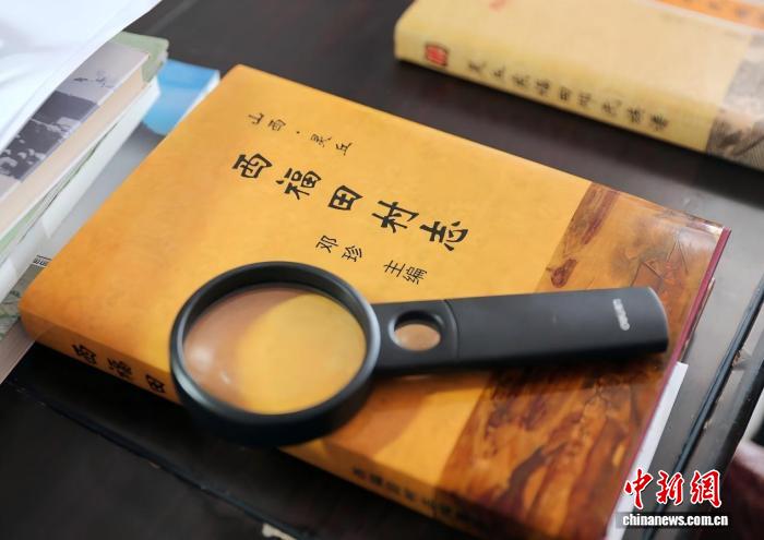 山西八旬老人伏案六载手写六百年村史