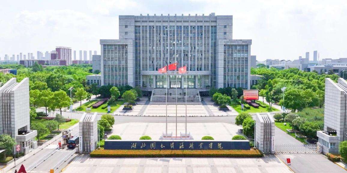 湖北国土资源职业学院:把双创基因深植专业教育全过程 7c0d0010a5bb1d2c740165773e003dc9