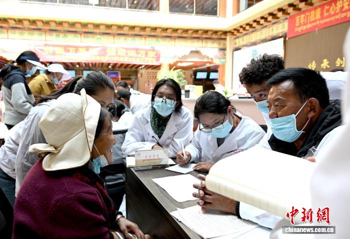 西藏自治区藏医院举办庆祝建院110周年义诊活动