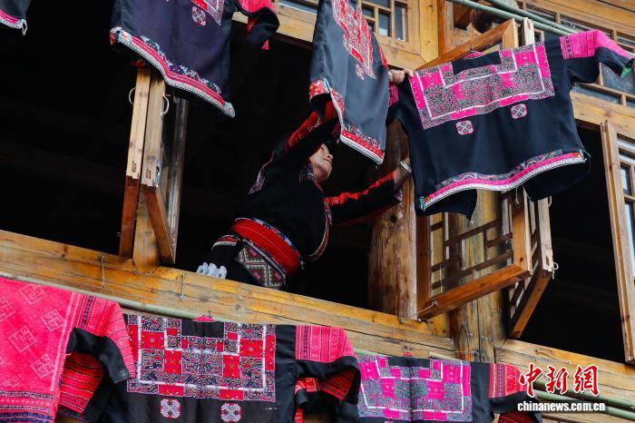 广西龙胜县大寨村:红瑶古韵 廿载晒衣节焕文旅新姿