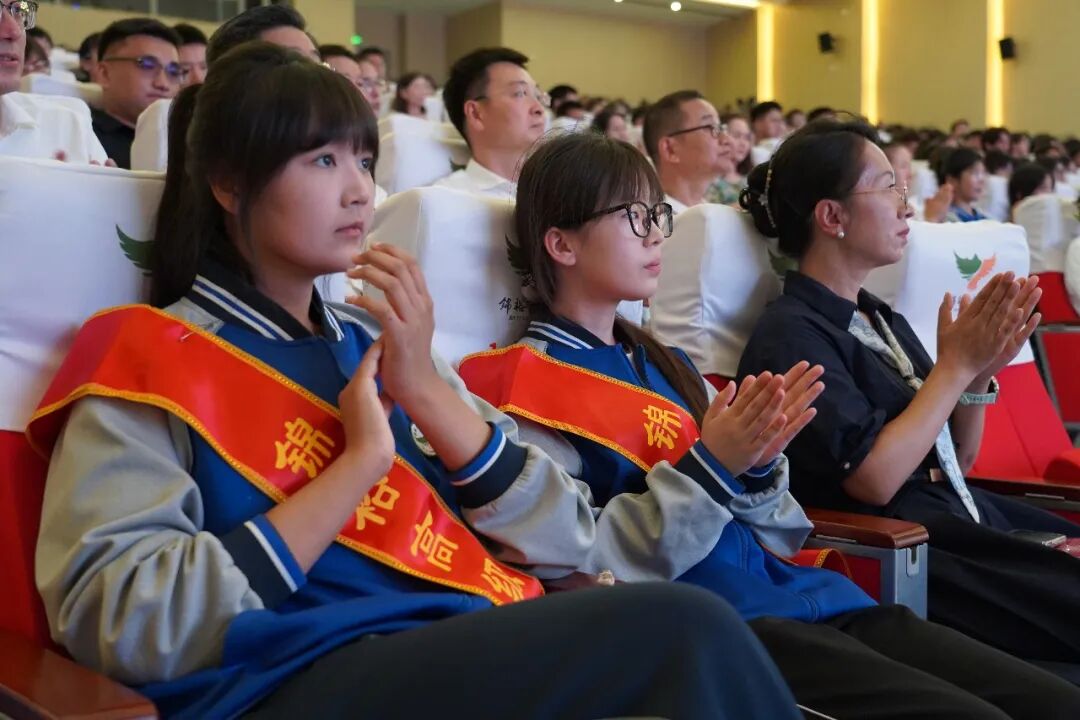 郑强教授在裕民县开展“青春不躺平 奋斗正当时”专题励志讲座