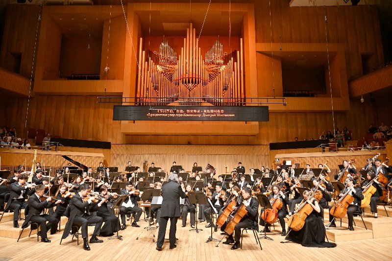 庆祝《中俄睦邻友好合作条约》签署25周年专场交响音乐会在哈举行 庆祝《中俄睦邻友好合作条约》签署25周年专场交响音乐会在哈举行