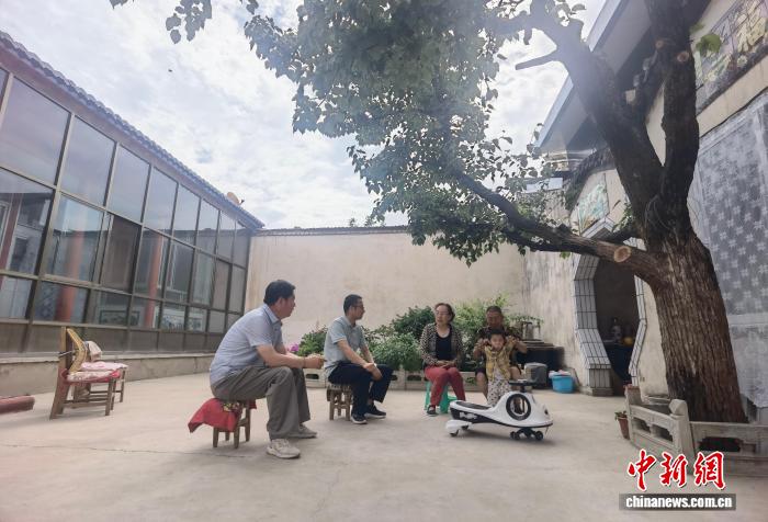 黄土塬乡村“变形记”:草棚土屋变花园 乡土生金有良方