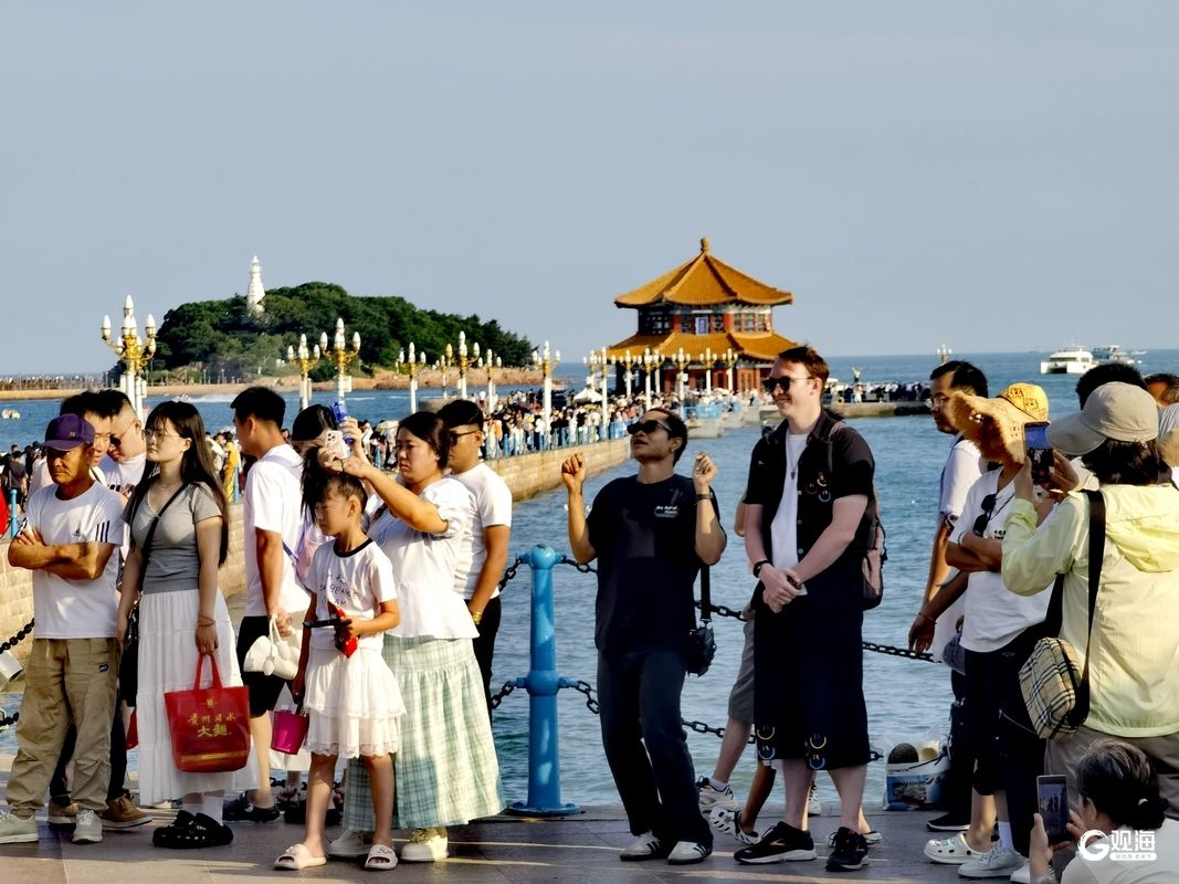 暮染栈桥,人潮共赴夏日海风之约