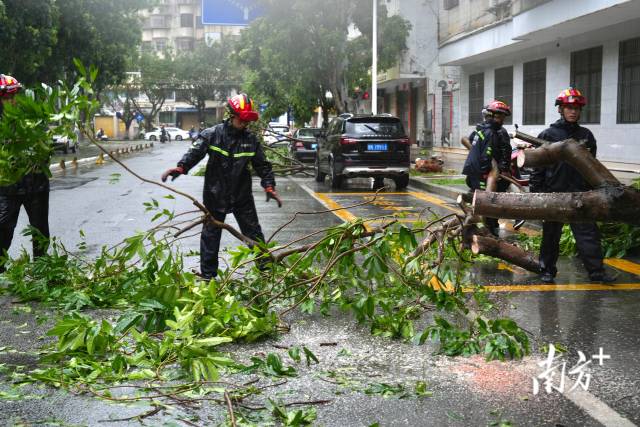 台风“红霞”离开广东进入湖南,已减弱至热带低压|持续更新 台风“红霞”离开广东进入湖南,已减弱至热带低压|持续更新