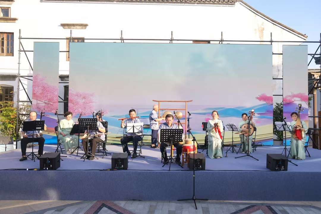 非遗民乐点亮夏夜,上海松江泗泾古镇演绎传统新活力