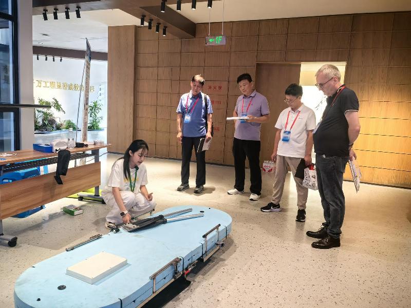 宁夏冰窟救人女孩李佳婷设计冰水两用救援工具获全国一等奖 获得直通第78届iENA国际发明展资格
