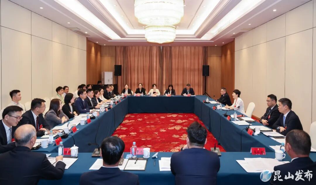 今天,陈丽艳范建青分别参加市第十五次党代会分组审议