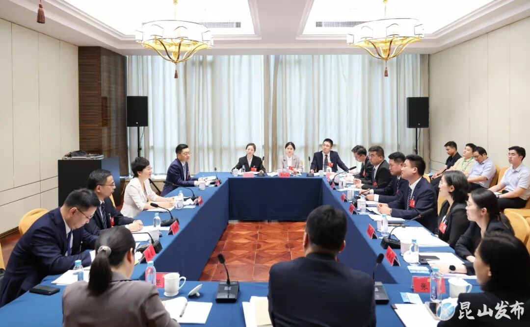 今天,陈丽艳范建青分别参加市第十五次党代会分组审议
