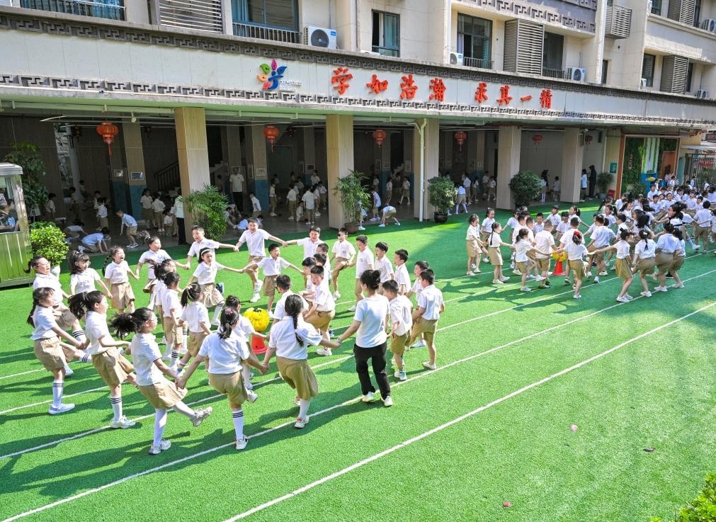 美好教育看得见|操场搬上房、泳池建地下，重庆渝中把学校“叠”了起来