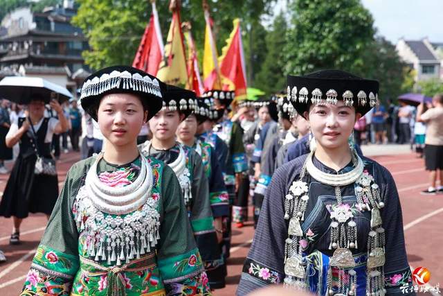 湖南湘西：苗族赶秋，人潮如海！