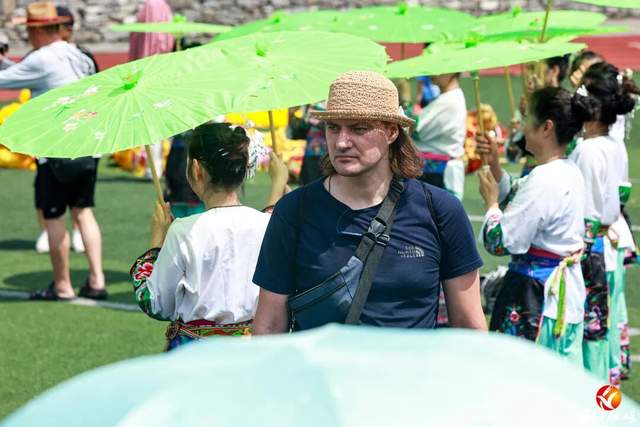 湖南湘西：苗族赶秋，人潮如海！