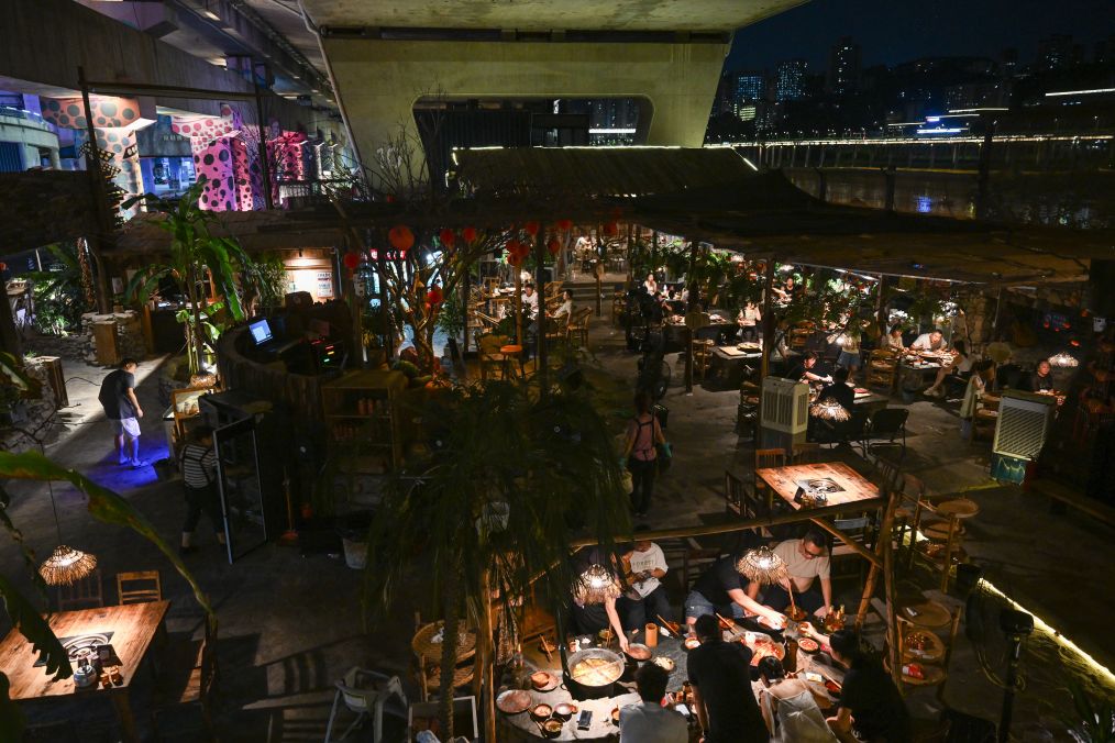重庆：昔日桥下“边角料” 变身多功能微空间