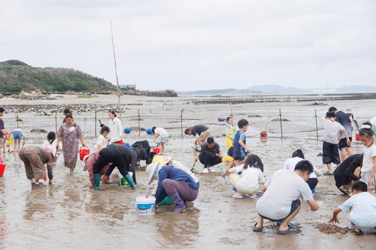 福建福清环东壁岛片区赶海季火热持续 邀八方客共赴“山海之约”