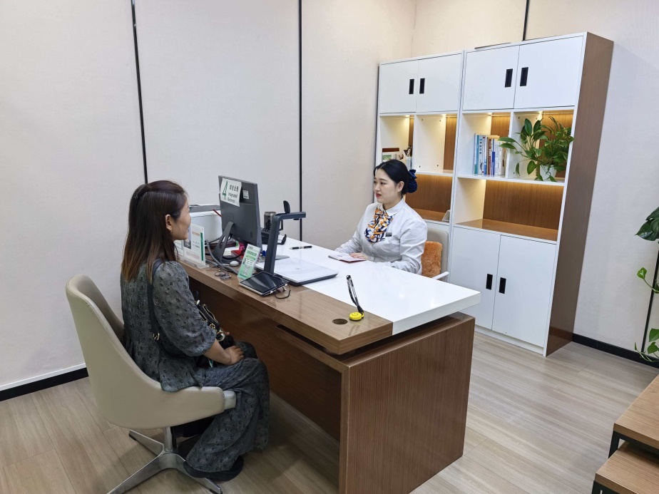 午休不打烊、当天快速陪……重庆用高效金融保险服务温暖“四海客” 午休不打烊、当天快速陪……重庆用高效金融保险服务温暖“四海客”