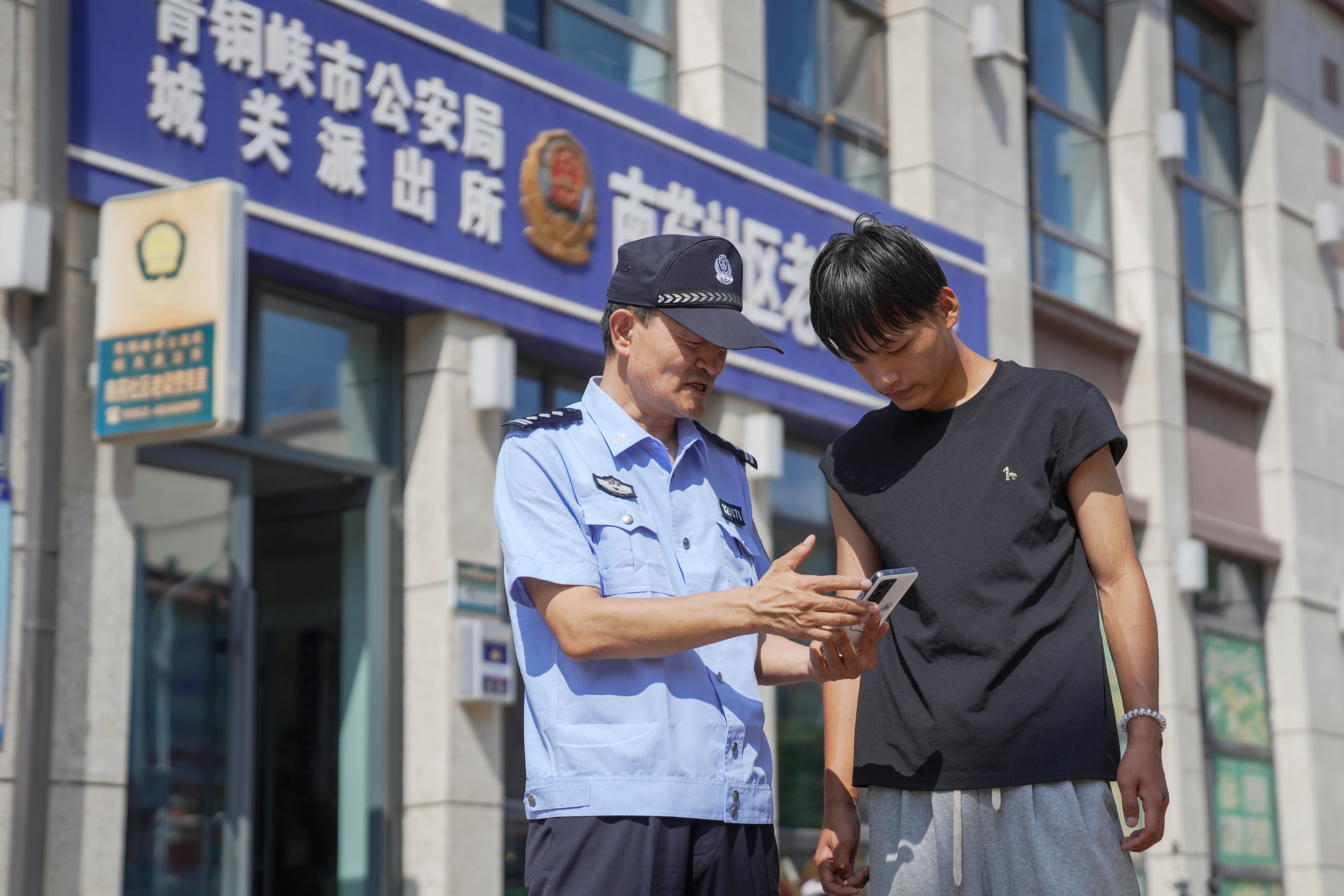 宁夏青铜峡:“老梁警务室”业务上新