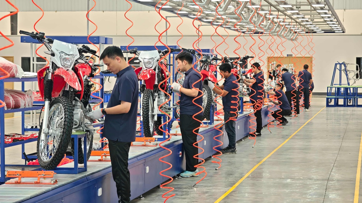 重庆垫江：首台“垫江造”摩托整车下线 汽摩装备全产业链加速成形