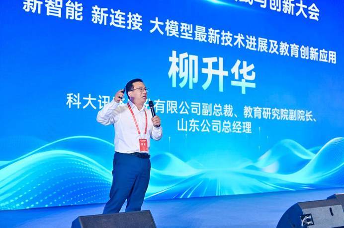 AI批阅机亮相2026山东教博会，“几十秒改完作文”，现场老师直呼“减负神器”来了