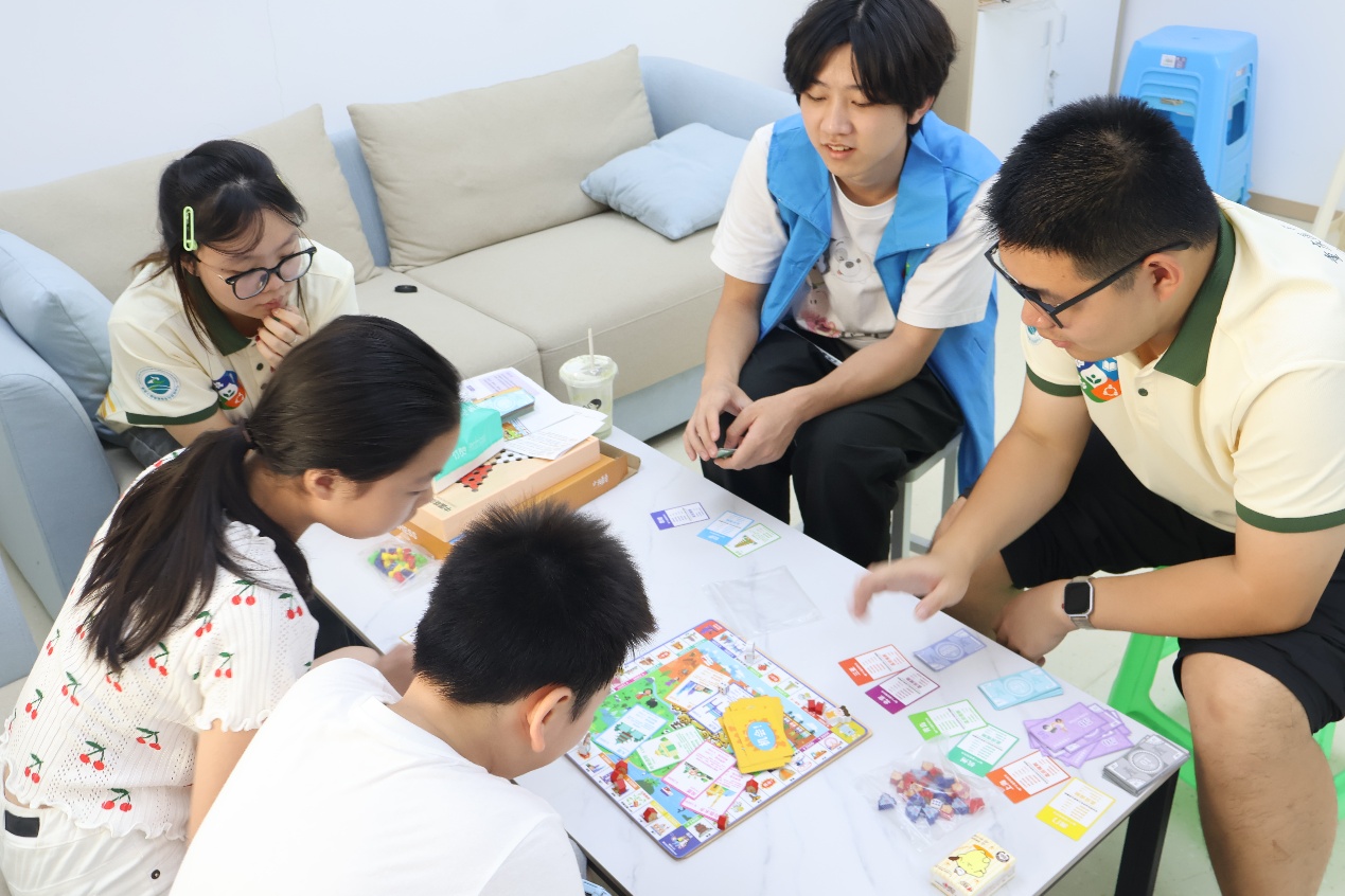 “医路暖阳”守护童心，重医学子开展暑期心理健康志愿服务