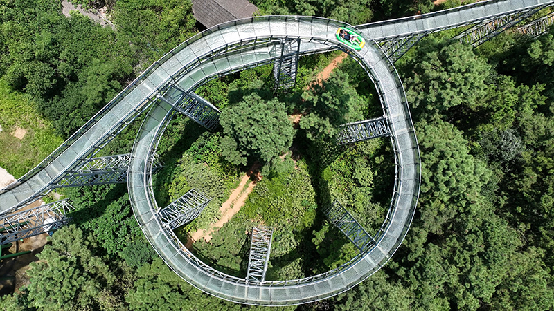 无人机视角下的洋滩河漂流滑道。湾沚区委宣传部供图