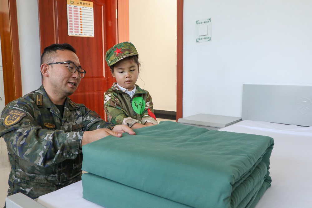 迷彩色的童年 不一样的假期——武警青海总队某支队组织开展军娃夏令营活动