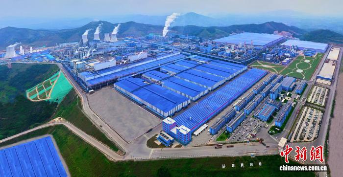 平陆运河通航在即 广西梧州蓄势“通江达海”新动能 图为梧州临港经济区内一大型钢铁联合企业。梧州临港经济区 供图