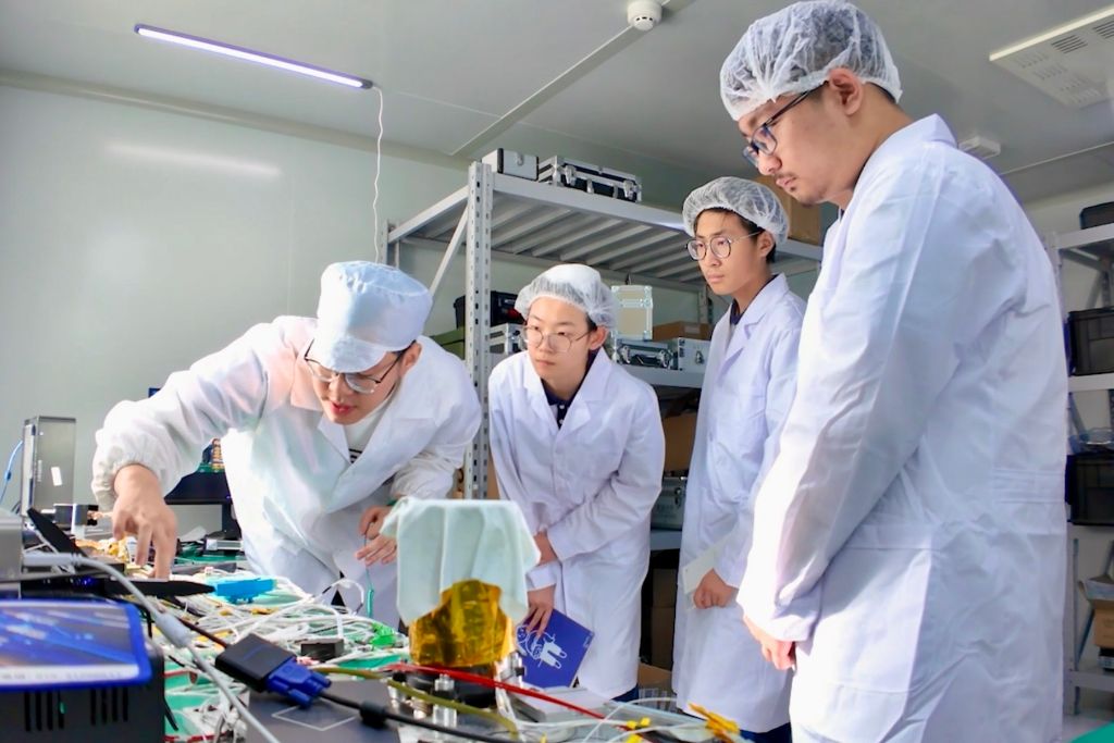 这颗刻着中学生名字的科普卫星,升空了