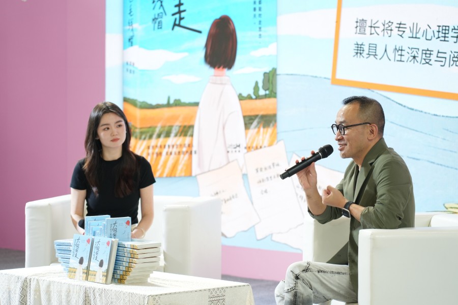 2026南国书香节|《大风偷走我的红色毛线帽》告诉我们是否与孩子生命2026南国书香节|《大风偷走我的红色毛线帽》告诉我们如何与孩子谈论生命与告别