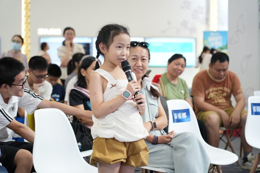 2026南国书香节|《大风偷走我的红色毛线帽》告诉我们是否与孩子生命2026南国书香节|《大风偷走我的红色毛线帽》告诉我们如何与孩子谈论生命与告别