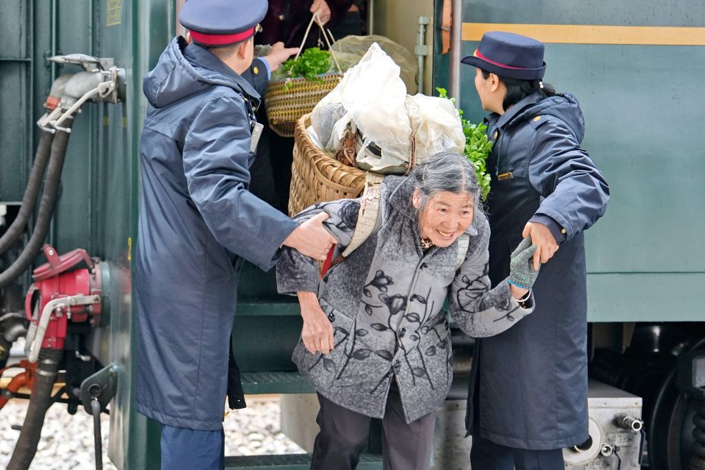 慢火车,承载着动人的中国温度