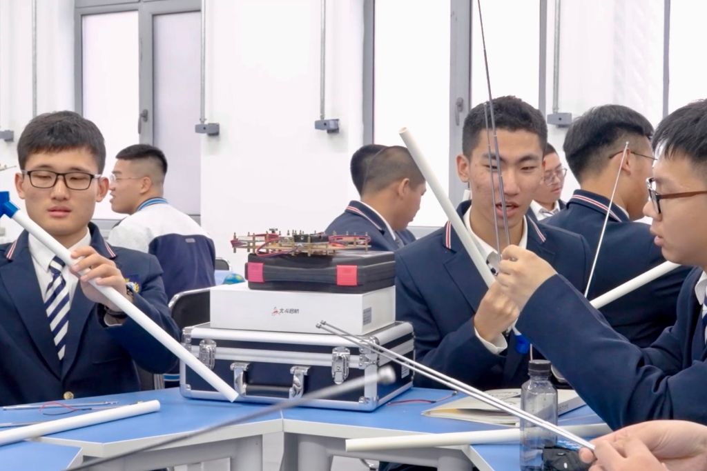 这颗刻着中学生名字的科普卫星,升空了
