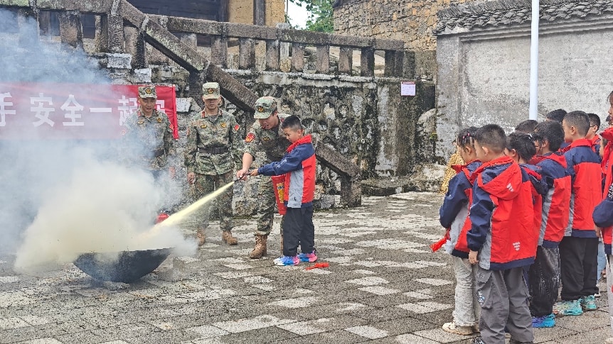 重庆綦江：多方协同上好“开学第一课” 筑牢校园安全防线