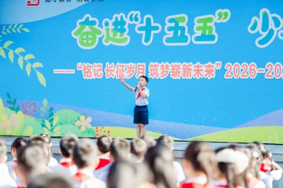 脚步丈量、火炬传递、对话传承，长征精神这样走进重庆校园的开学第一课