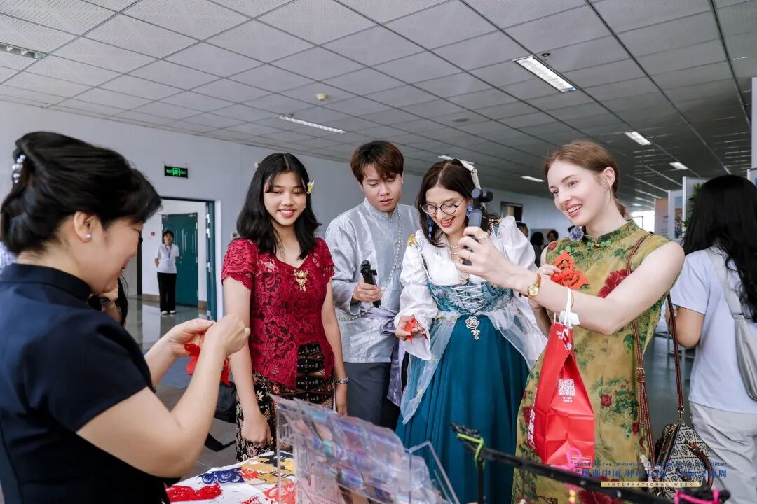“机遇中国 开放兵团”国际交流周在石河子启动