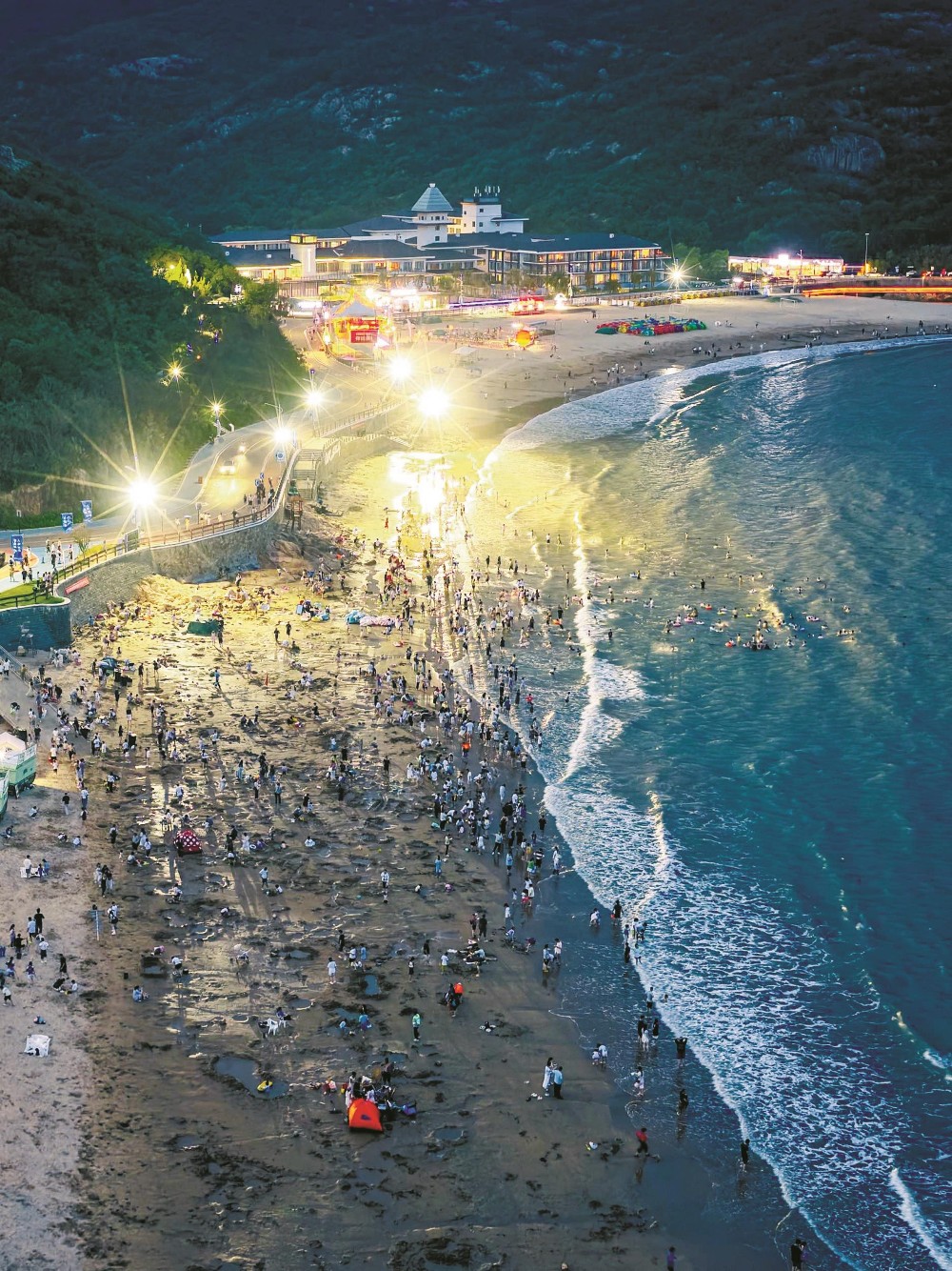 今年暑期 “夜游”“上山下海游”释放新活力 今年暑期 “夜游”“上山下海游”释放新活力