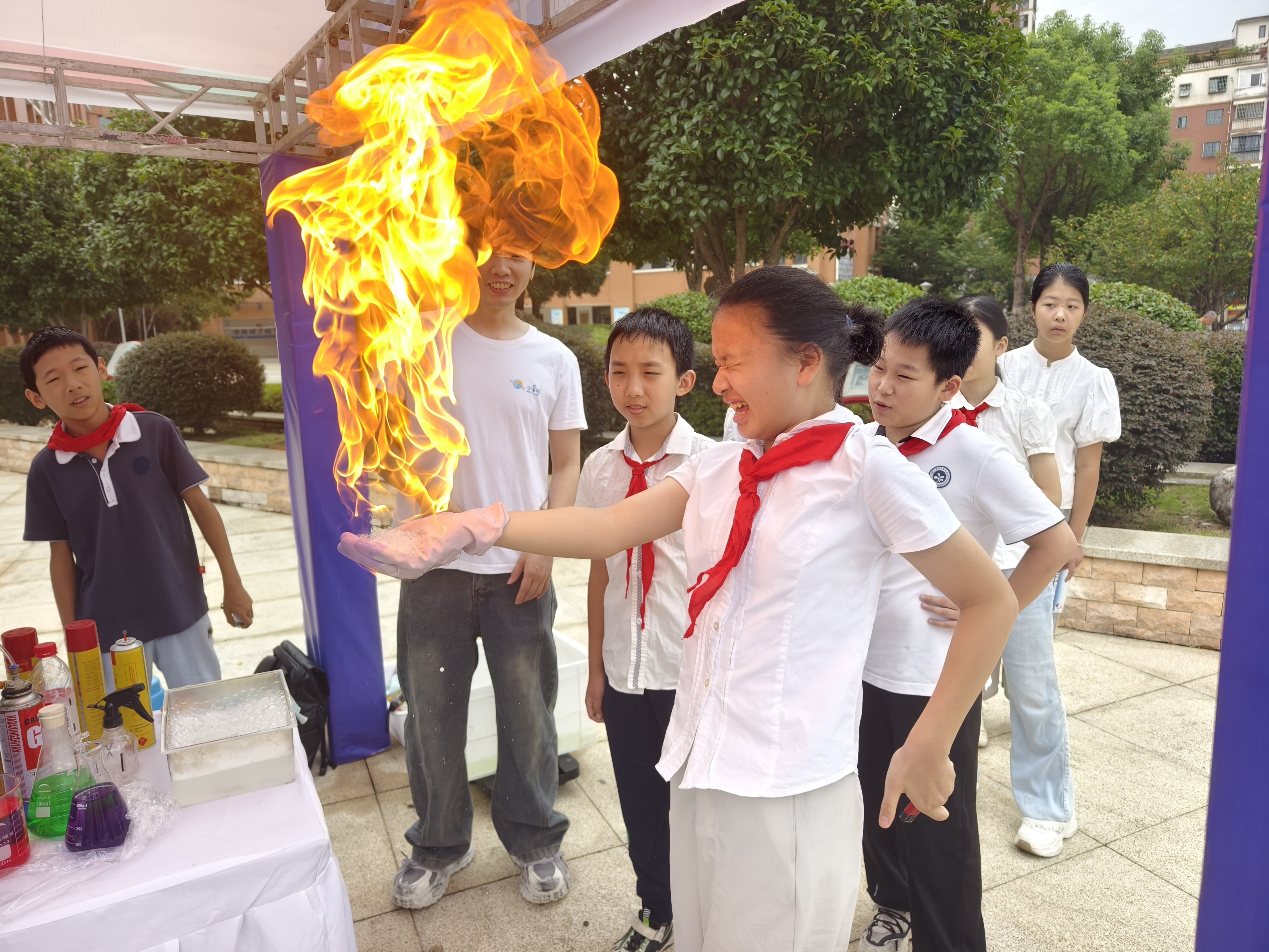 玩转黑科技 弘扬科学家精神 咸宁别样开学第一课开课 玩转黑科技 弘扬科学家精神 咸宁别样开学第一课开课