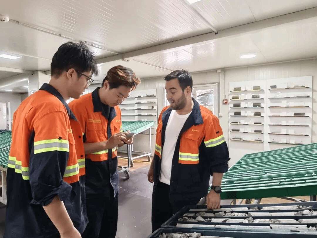 从长江源头到“一带一路”,6000余名地大青年在实践中砺行成才 IMG_268