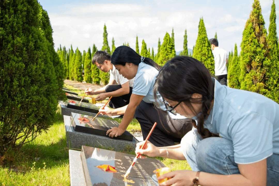 从长江源头到“一带一路”,6000余名地大青年在实践中砺行成才 IMG_258