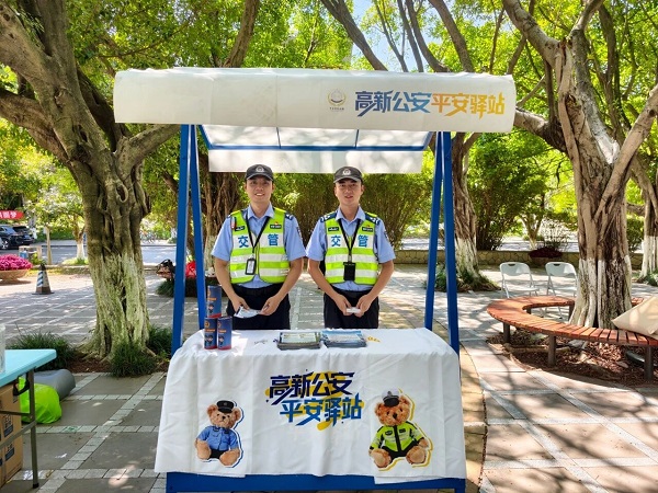“开学第一课”警彩纷呈 重庆警方硬核守护高校新生