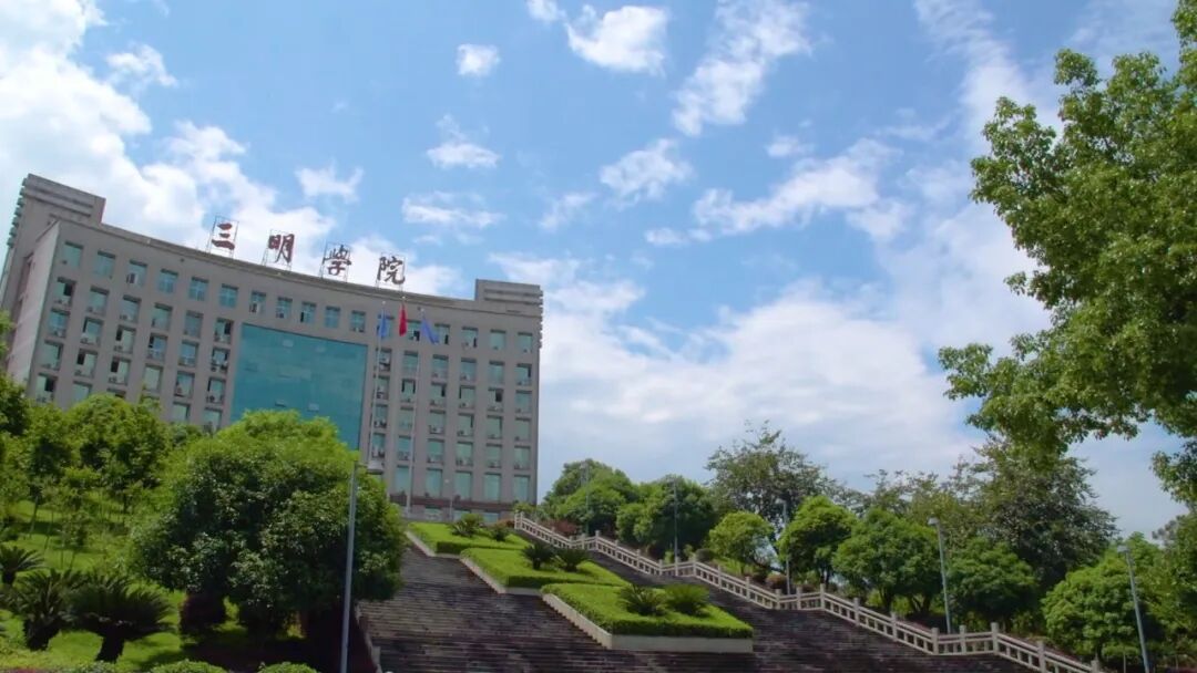当大学“下沉”到县城,一列动车装下了什么?