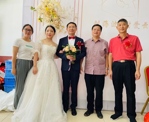 党西强教授与重回医院的小刘医生合影