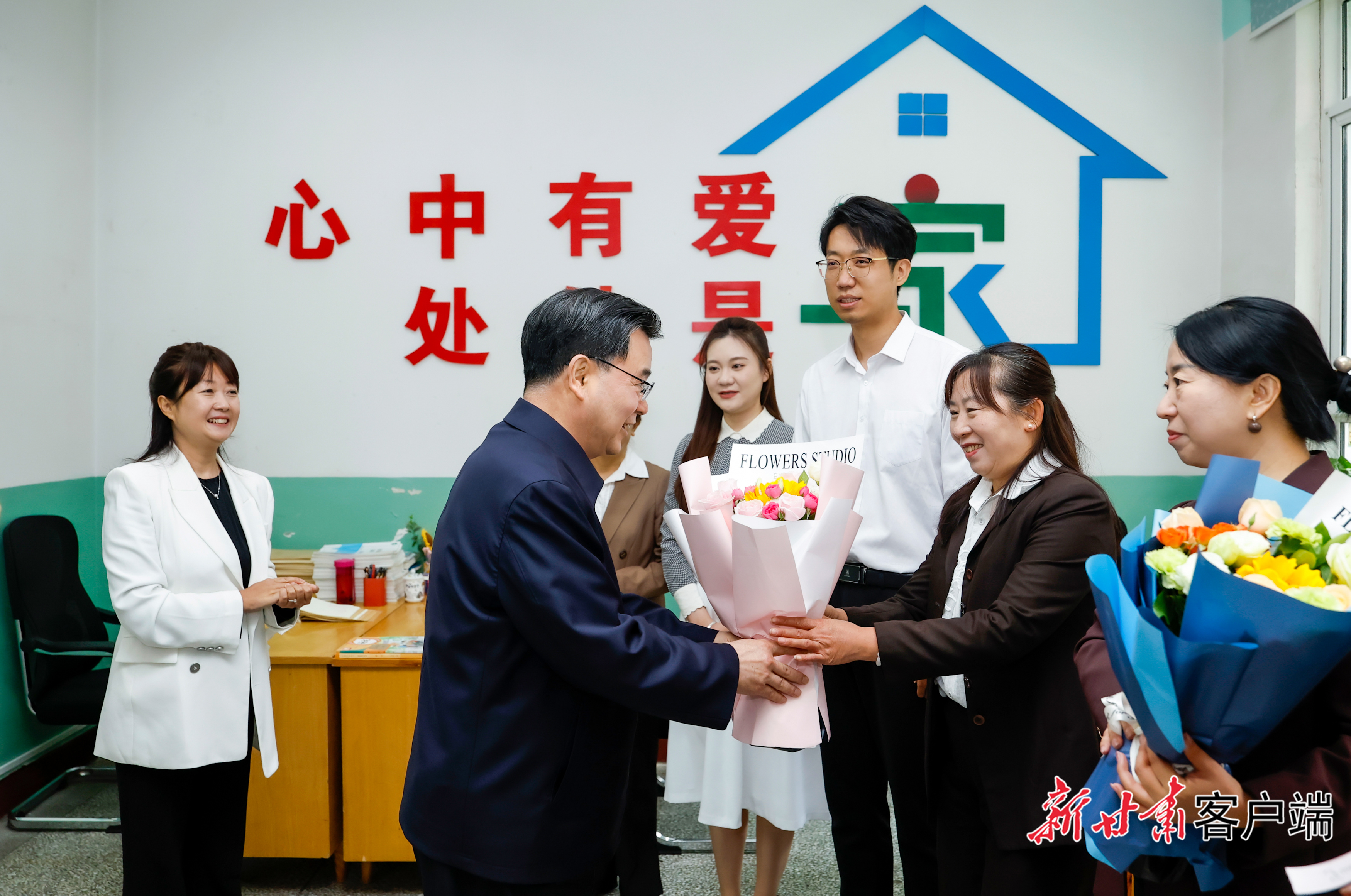 胡昌升调研教育工作并看望慰问教师时强调 牢记为党育人为国育才初心使命 努力办好人民满意的教育 石谋军参加 胡昌升调研教育工作并看望慰问教师时强调 牢记为党育人为国育才初心使命 努力办好人民满意的教育 石谋军参加