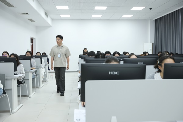2026年“法考”开考 重庆1.6万余名考生报名