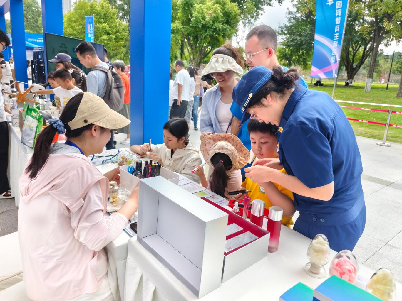 硬核科技点亮山城科学热情 2026年重庆市全国科普月主场活动举办