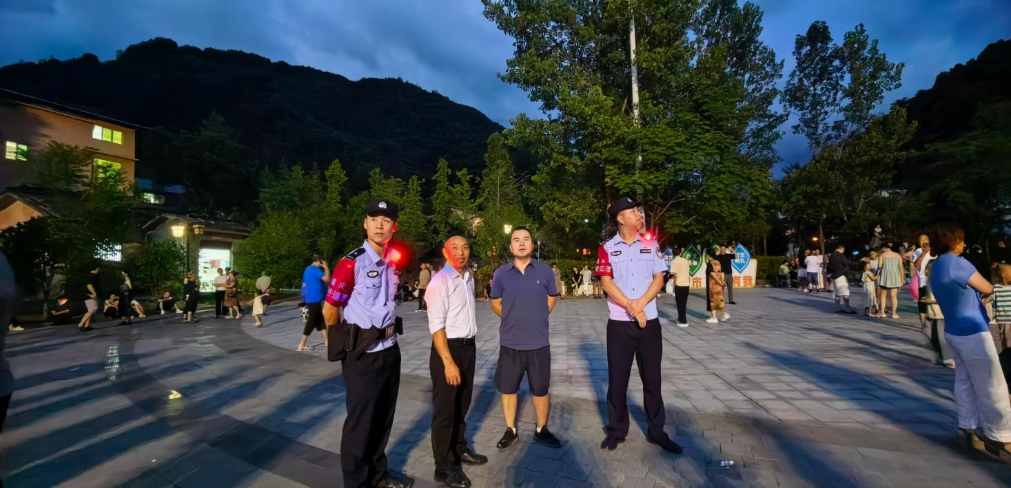 平安重庆看得见|10万人次涌进深山，城口这座小镇为何“忙而不乱”？