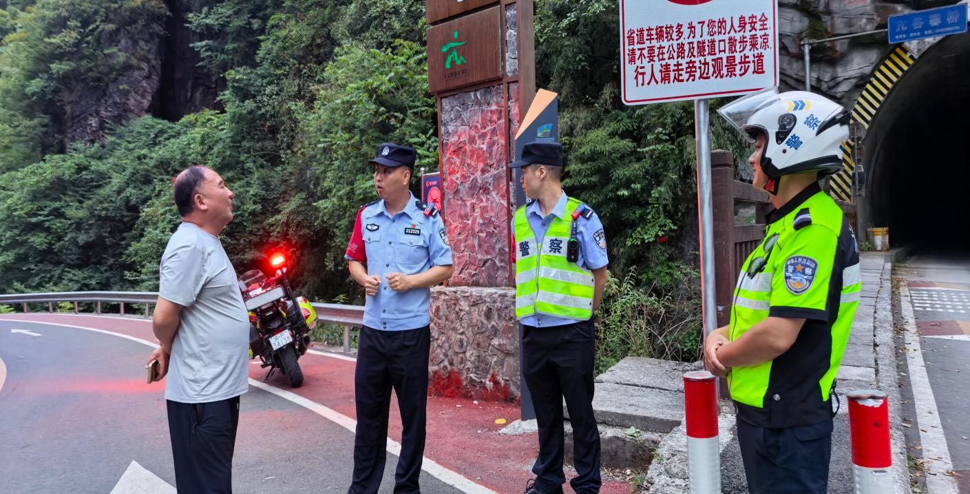 平安重庆看得见|10万人次涌进深山，城口这座小镇为何“忙而不乱”？