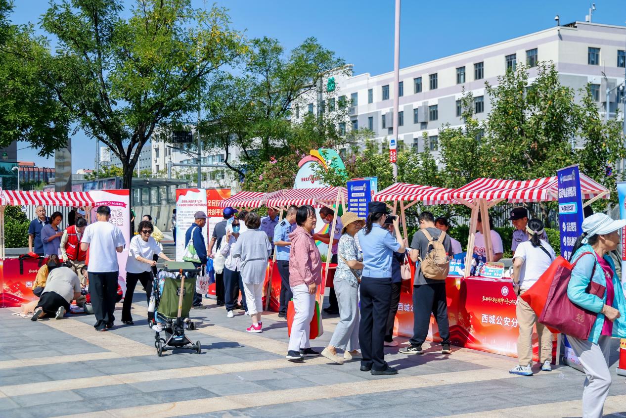 北京市西城区全民国防教育宣传活动举办